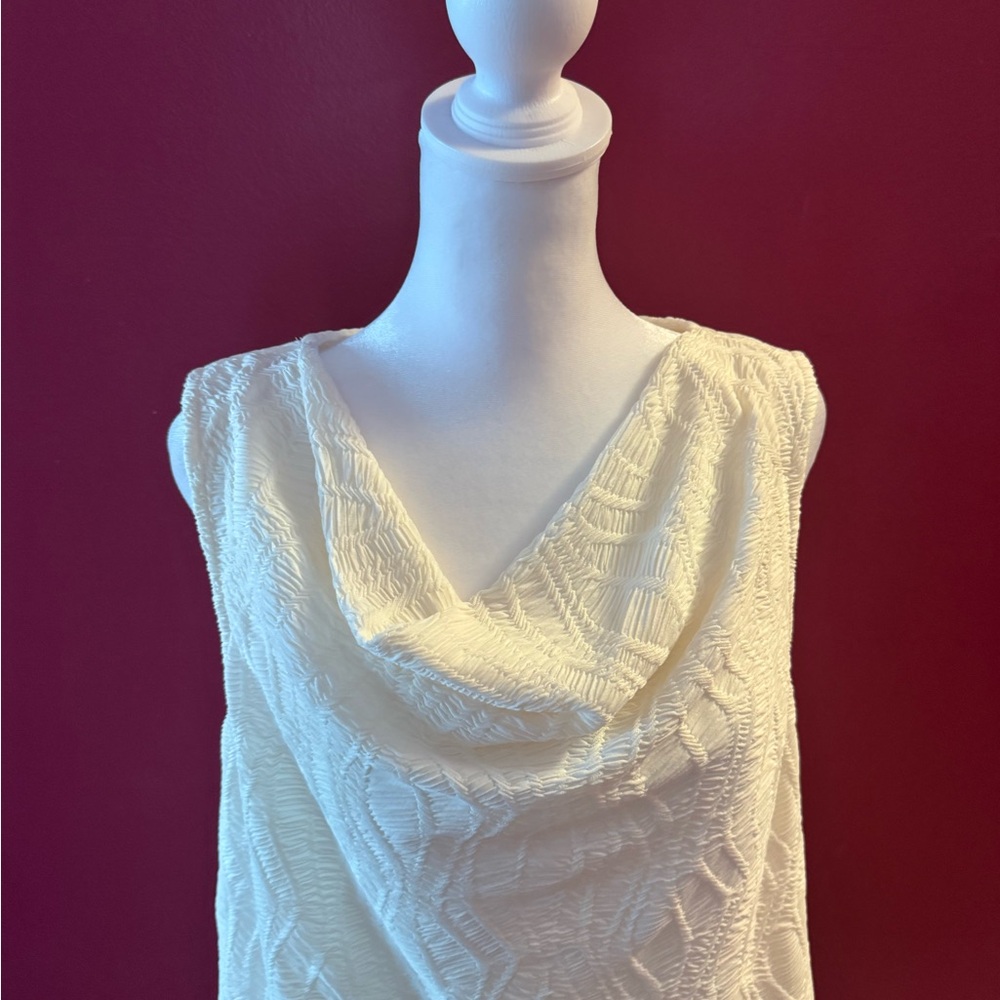 Chico's NWOT Ivory Sleeveless Blouse size 3